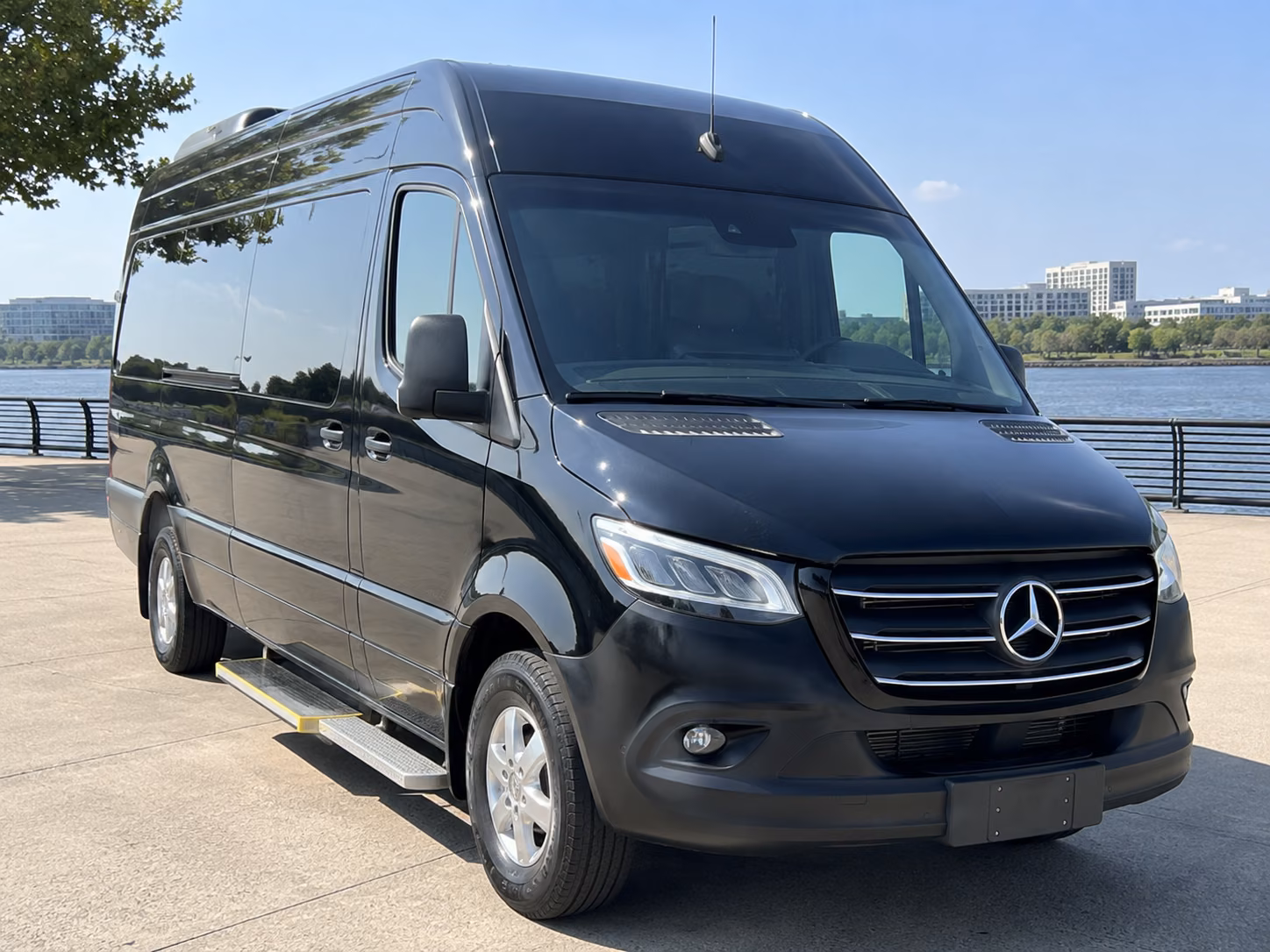 omaha bus rentals for nebraska road trips and south dakota travel
